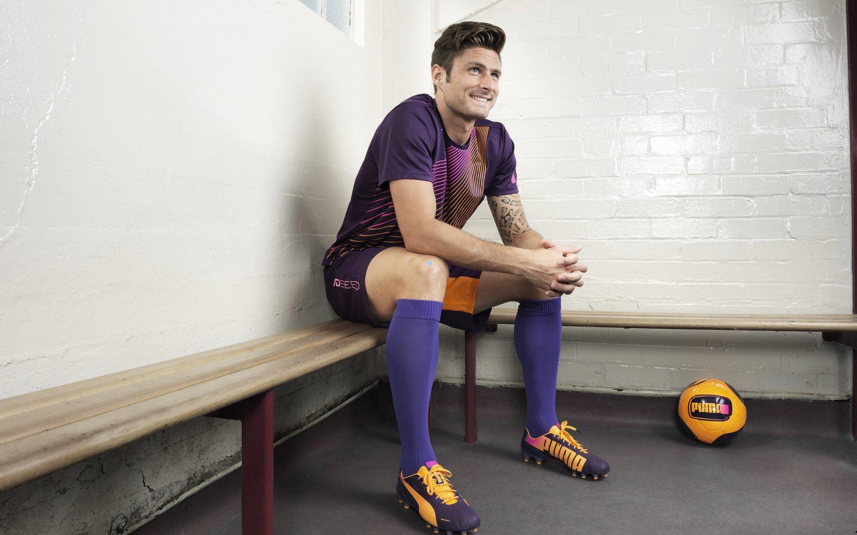 世体独家披露，姆巴佩伤情致缺席阿韦洛亚首次带队训练，平图斯回归教练组引关注